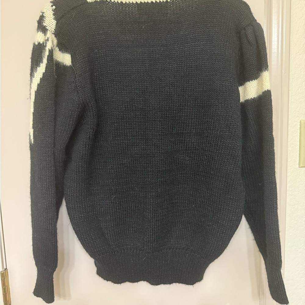 Vintage Jaclyn Smith Black Sweater w/Bow Design & Pearl Detail. - Picture 3 of 4
